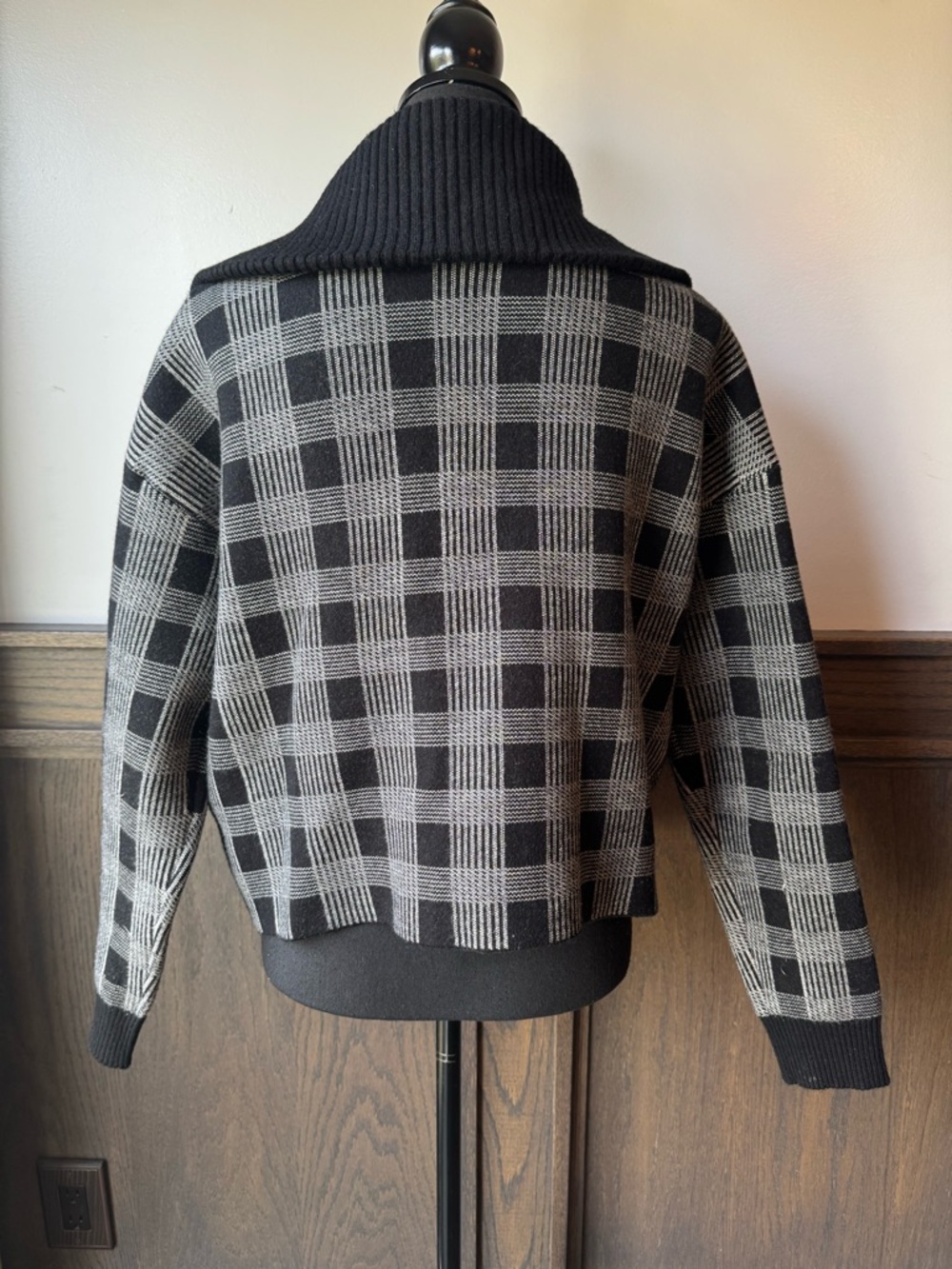 Max Studio Black and gray plaid Ribbed Knit zip up Jacket Large EUC - Picture 4 of 8